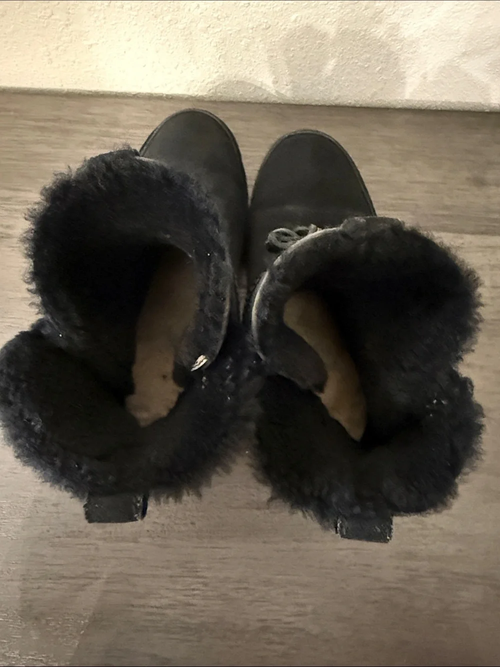 UGG Women Black Suede Shearling Lined Tie Ankle Boots Size 8
